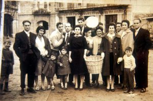 B_fiestas_Pidiendo la gala 1