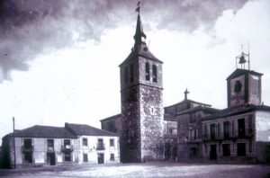 B_vistas_Plaza Mayor, con la Iglesia y el antiguo ayuntamiento