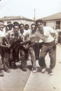B_fiestas_Sujetando una vaquilla